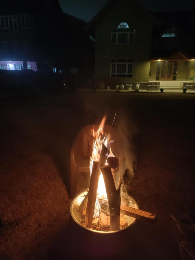 Srīnagar Farsal Villa מראה חיצוני תמונה