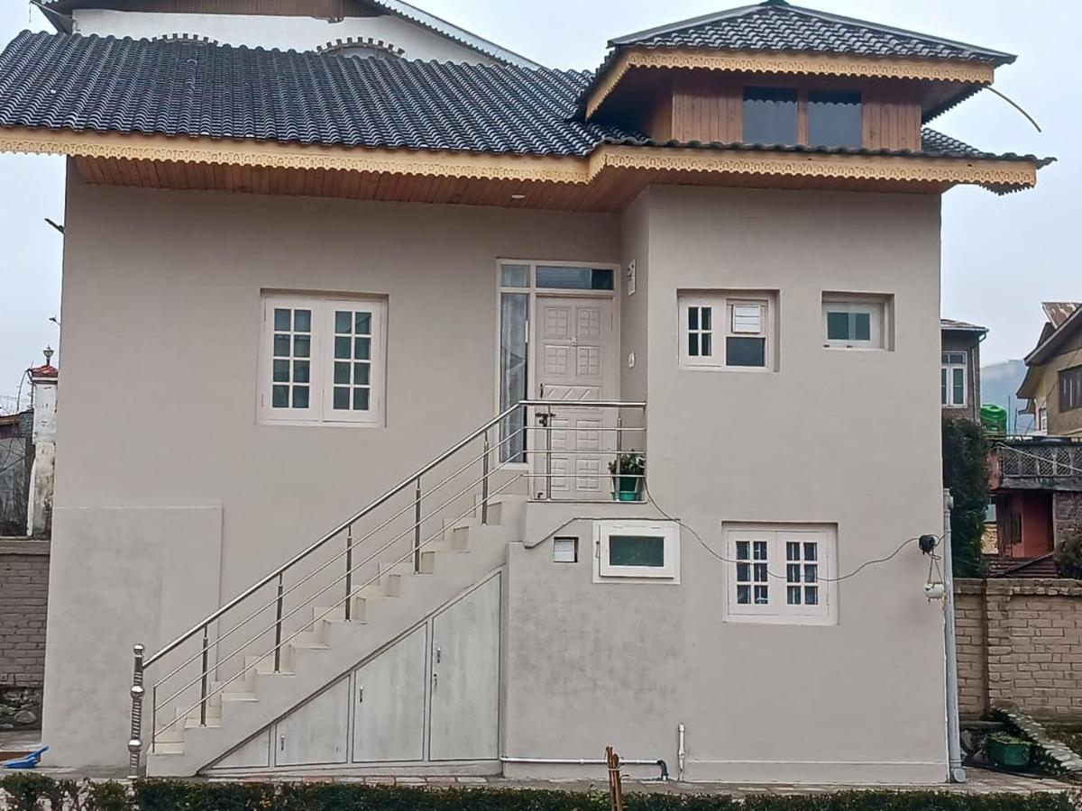 Srīnagar Farsal Villa מראה חיצוני תמונה